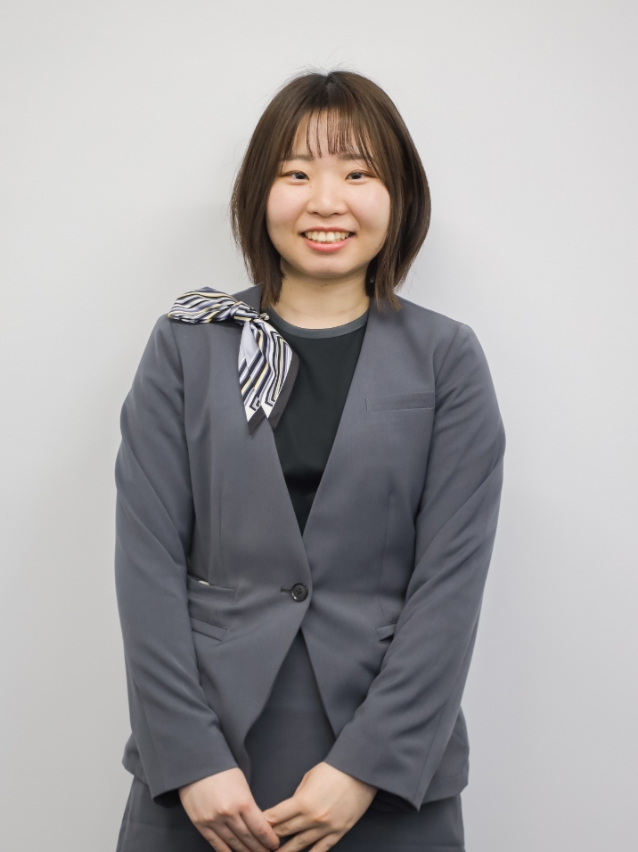 服部　望杏　2021年10月 入社